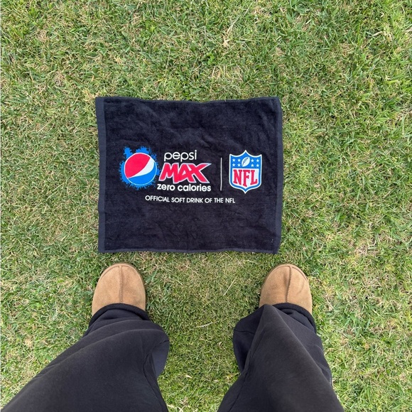 Pepsi Max × NFL Towel NWOT - Picture 1 of 2